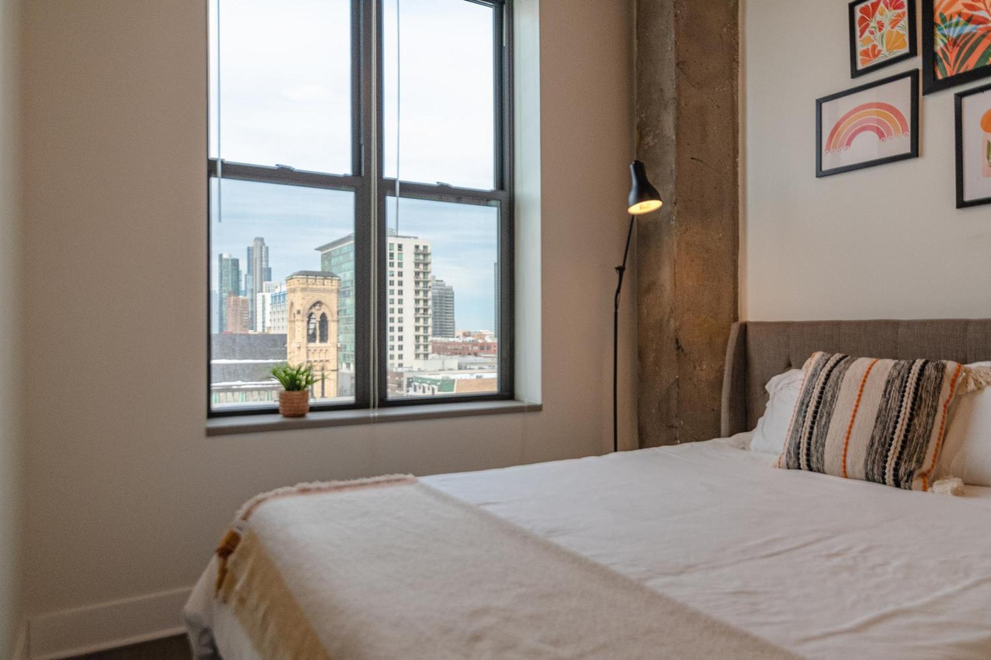 Modern 2Br Loft With Amazing City Skyline View And Optional Parking For 8 Guests Near Mccormick Place And Soldier Field Чикаго Экстерьер фото